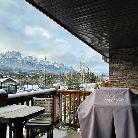 Апартаменти Canmore Mountain Retreat - Heated Pool & Hot-Tub Екстер'єр фото