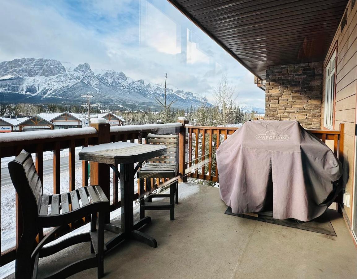 Апартаменти Canmore Mountain Retreat - Heated Pool & Hot-Tub Екстер'єр фото