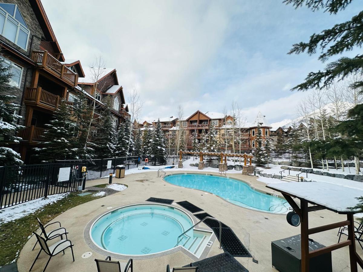 Апартаменти Canmore Mountain Retreat - Heated Pool & Hot-Tub Екстер'єр фото